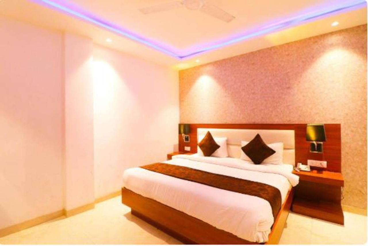 Wowstops-Clark Near Delhi Airport Hotel New Delhi Exterior photo