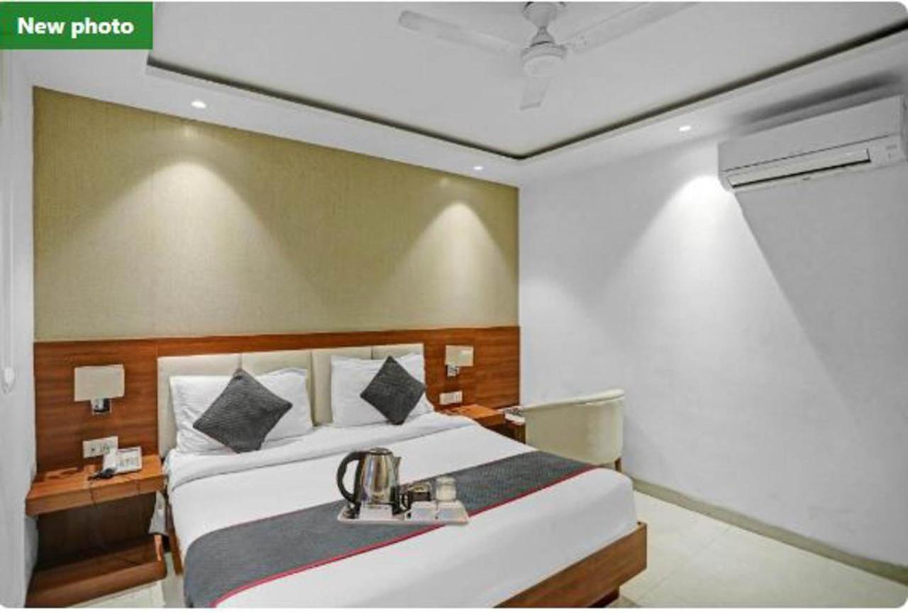 Wowstops-Clark Near Delhi Airport Hotel New Delhi Exterior photo